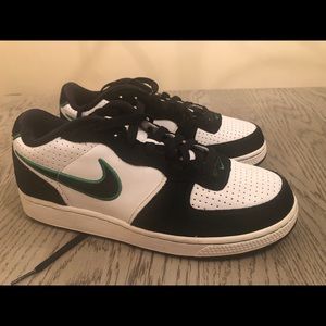 2006 Nike Zoom size 8.5